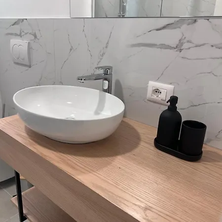 Modern In * Тирана