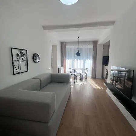 Modern In Апартаменты Тирана
