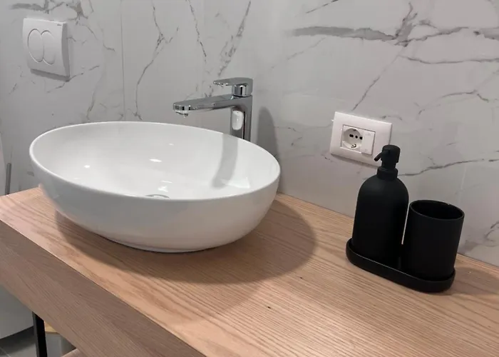 Modern In * 地拉那