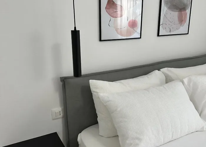 Modern In * 地拉那