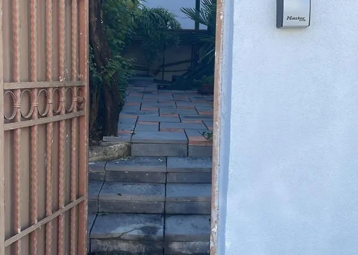 Modern In * 地拉那